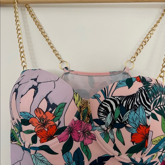 Swimsuit one piece with pink and safari colors, gold chain, the bras is 36B. New - Picture 3 of 3